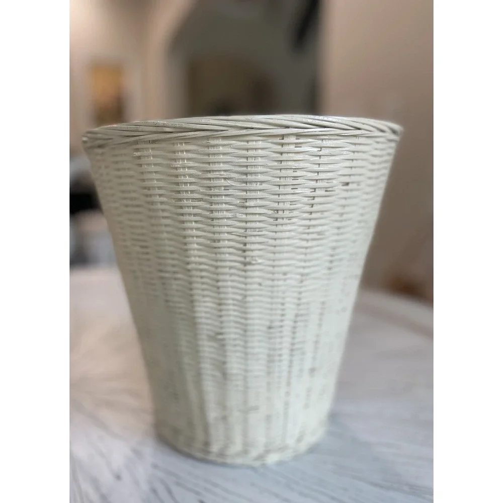 Vtg White Wicker Wastebasket Round Woven‎ Trash Garbage Can Planter Boho 1970s